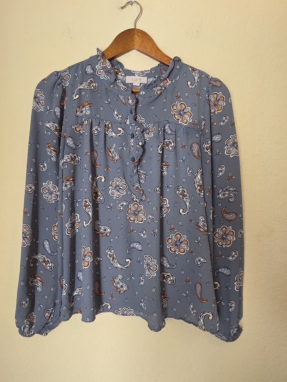 Loft Henley‎ Blouse Womens Small Grey Blue Orange Floral Paisley Old Money Top